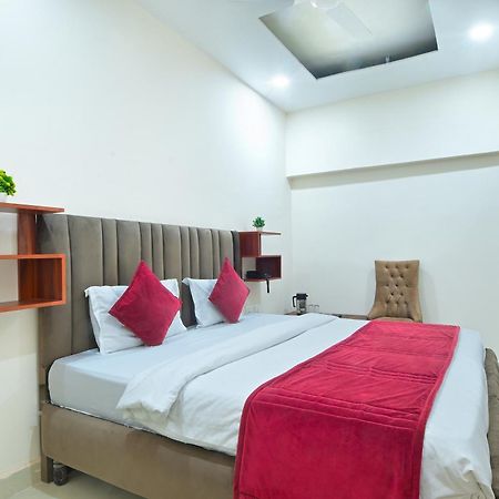 Chowdhry Tourist Lodge - New Delhi Railway Station - 2 Minutes Walk 외부 사진