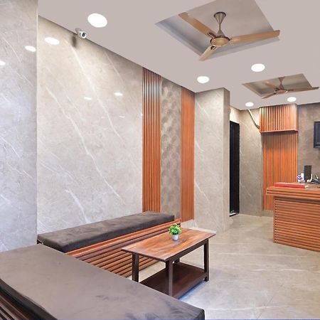 Chowdhry Tourist Lodge - New Delhi Railway Station - 2 Minutes Walk 외부 사진