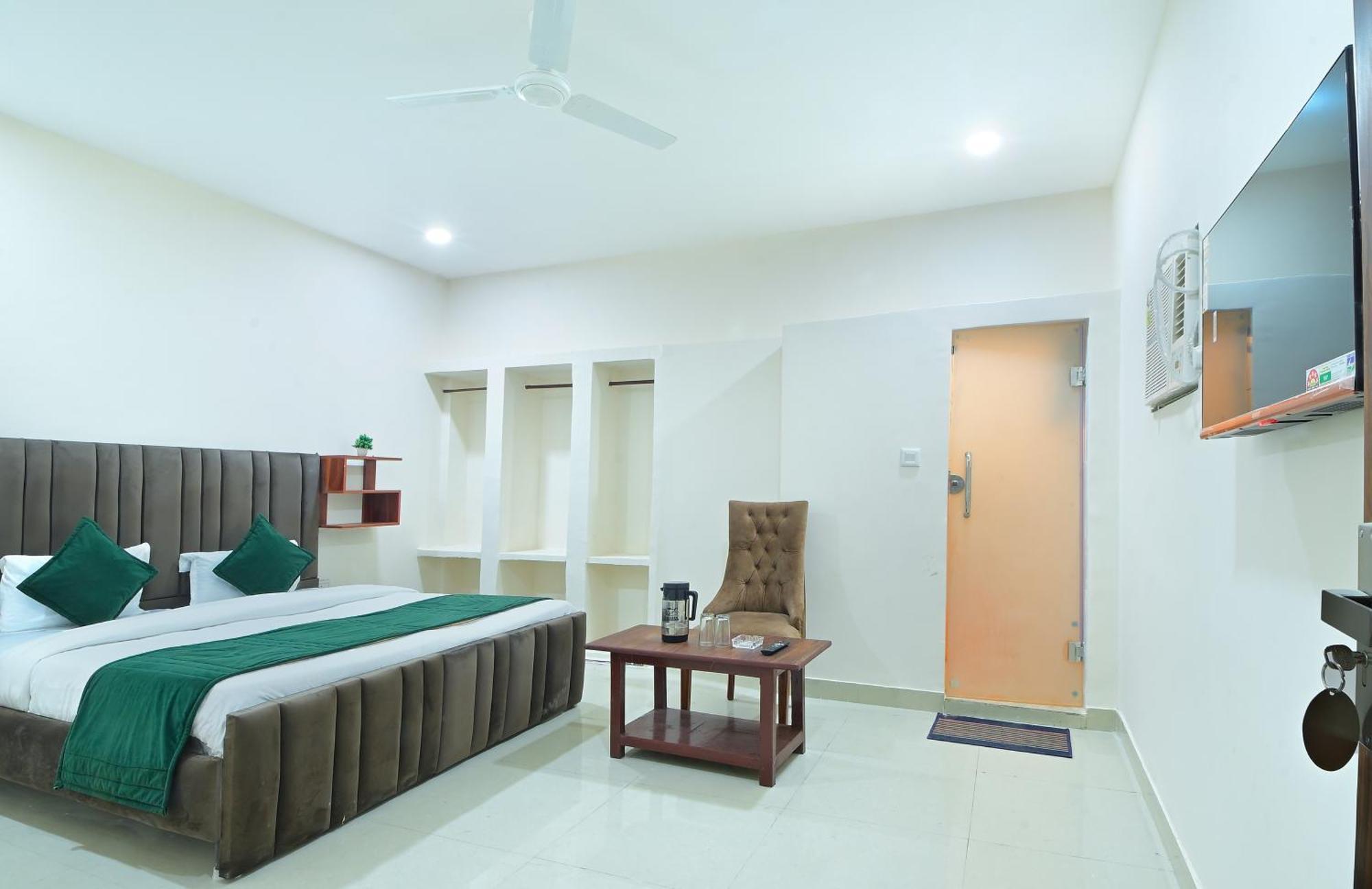 Chowdhry Tourist Lodge - New Delhi Railway Station - 2 Minutes Walk 외부 사진