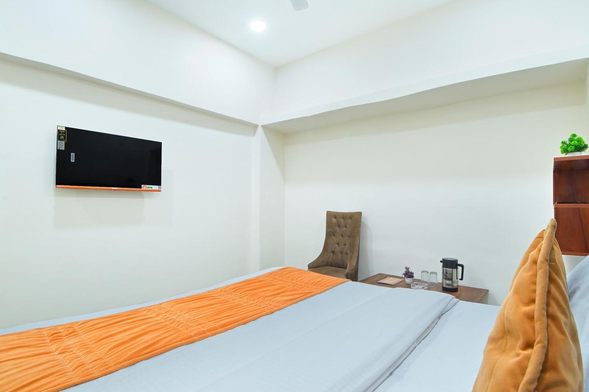 Chowdhry Tourist Lodge - New Delhi Railway Station - 2 Minutes Walk 외부 사진