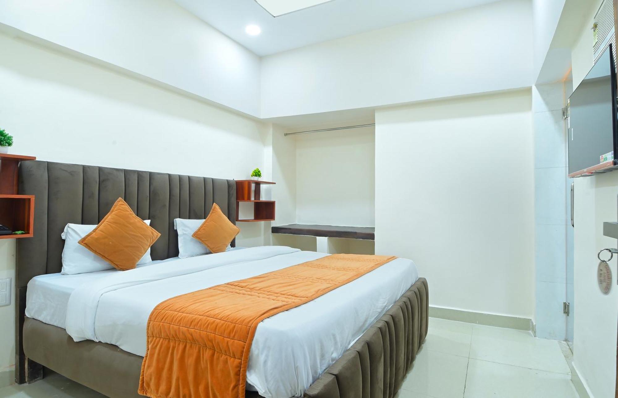 Chowdhry Tourist Lodge - New Delhi Railway Station - 2 Minutes Walk 외부 사진