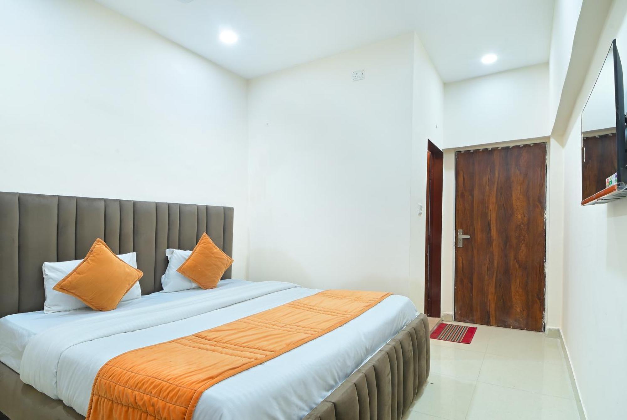 Chowdhry Tourist Lodge - New Delhi Railway Station - 2 Minutes Walk 외부 사진