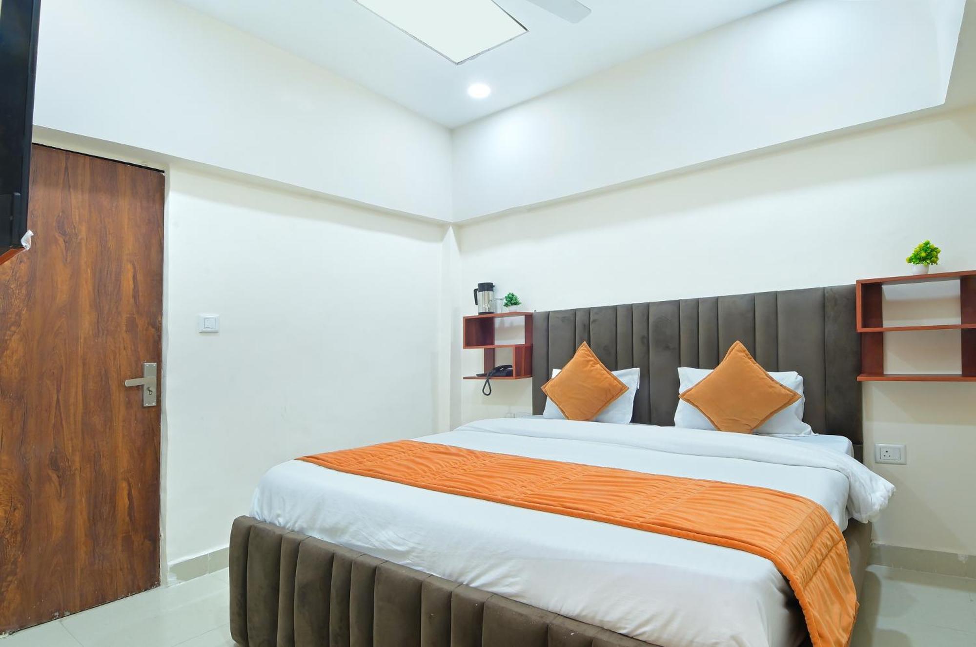 Chowdhry Tourist Lodge - New Delhi Railway Station - 2 Minutes Walk 외부 사진