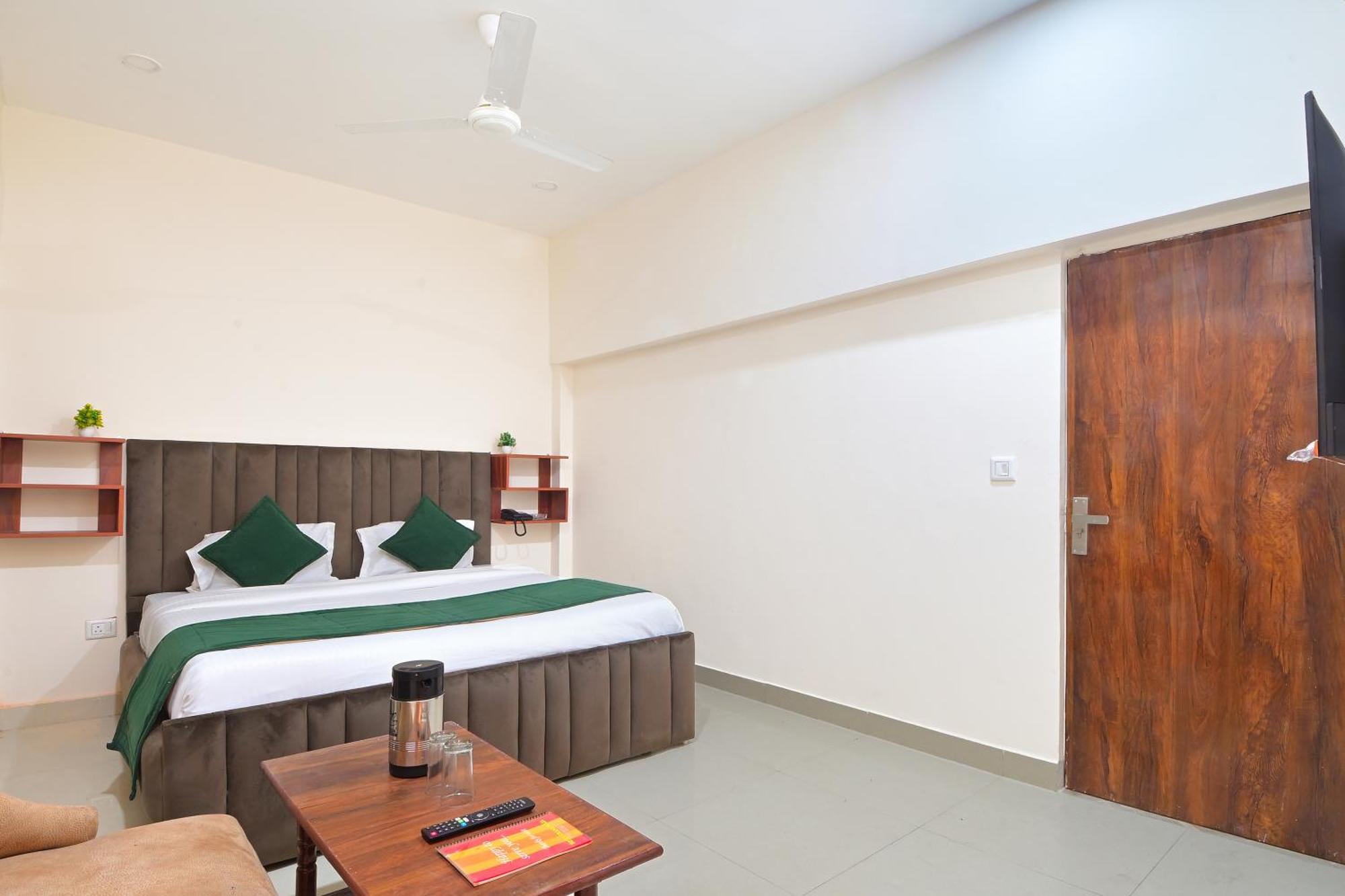 Chowdhry Tourist Lodge - New Delhi Railway Station - 2 Minutes Walk 외부 사진