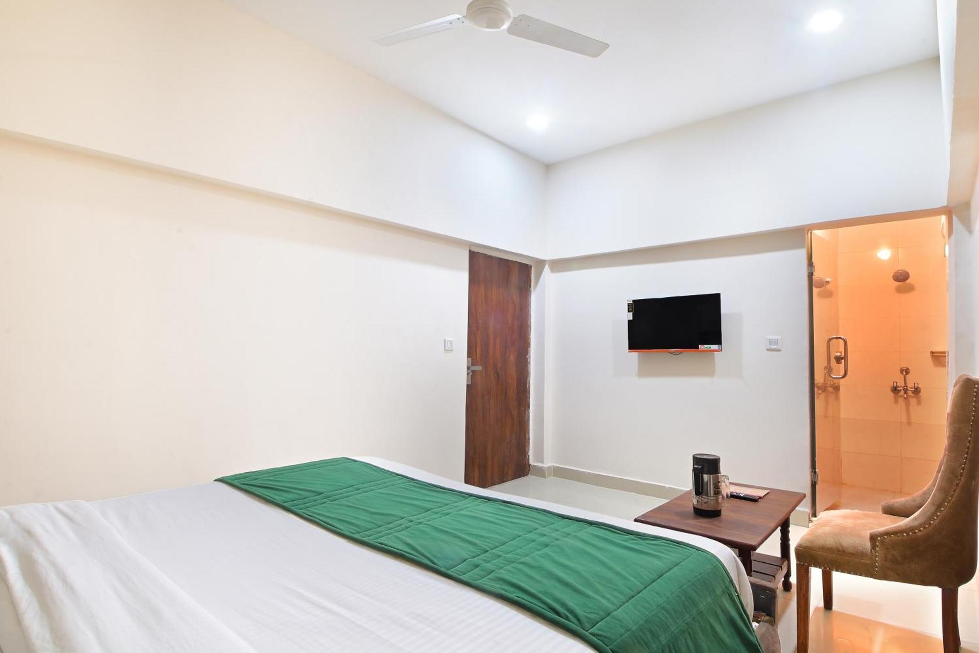 Chowdhry Tourist Lodge - New Delhi Railway Station - 2 Minutes Walk 외부 사진