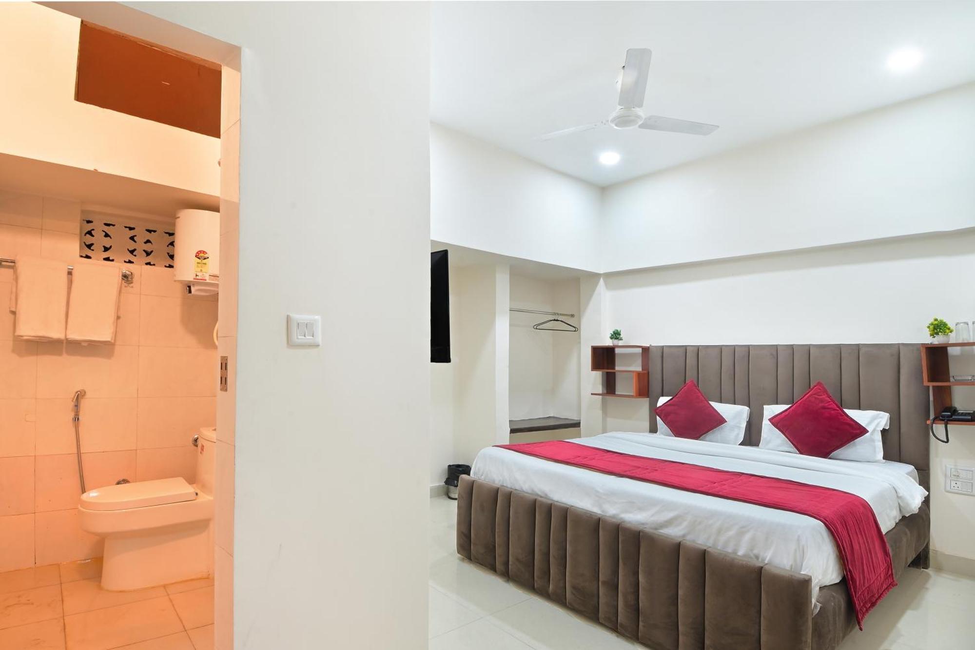 Chowdhry Tourist Lodge - New Delhi Railway Station - 2 Minutes Walk 외부 사진