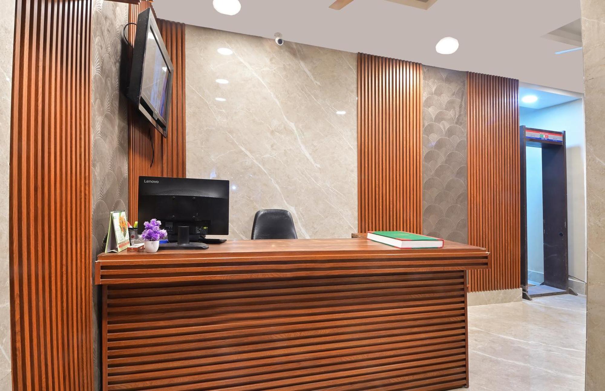 Chowdhry Tourist Lodge - New Delhi Railway Station - 2 Minutes Walk 외부 사진