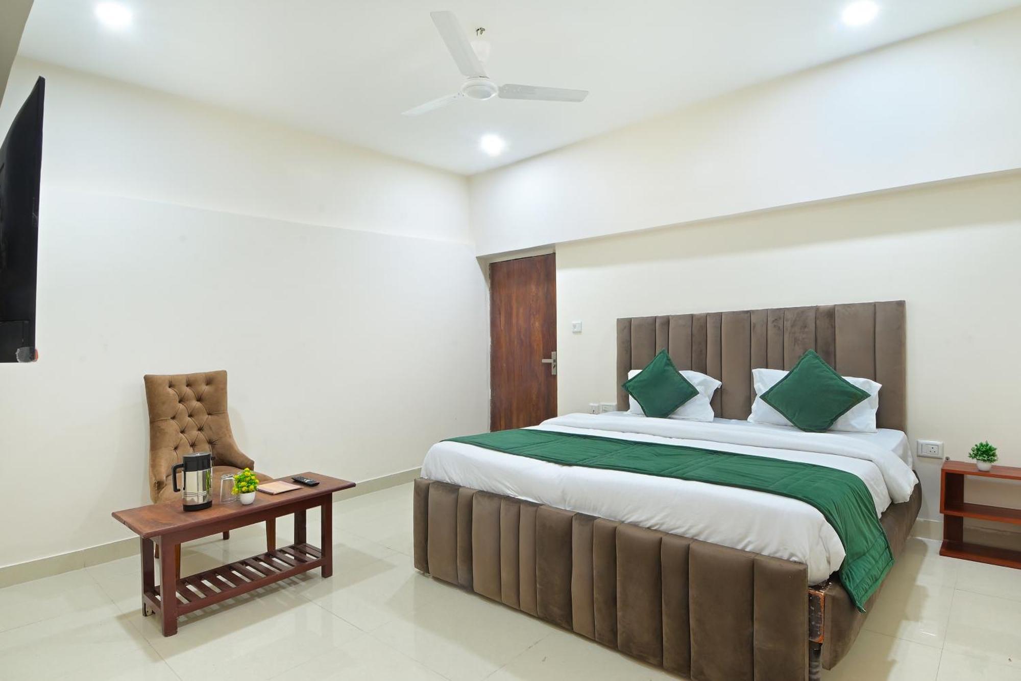 Chowdhry Tourist Lodge - New Delhi Railway Station - 2 Minutes Walk 외부 사진